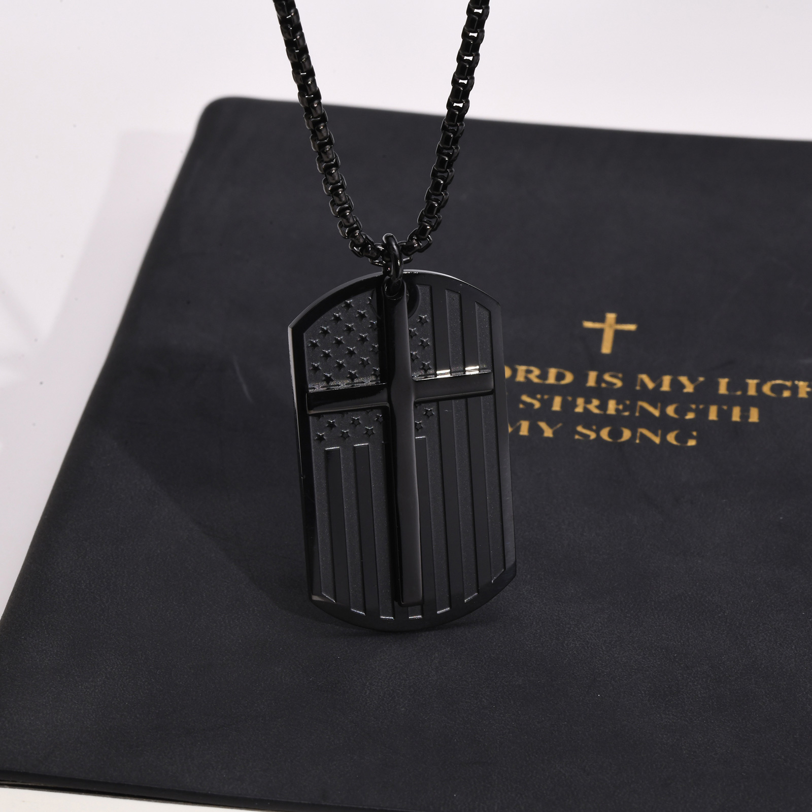 Schwarze Kreuz-Halsketten für  – Mens Dog Tag Necklace Bewertung und Preis